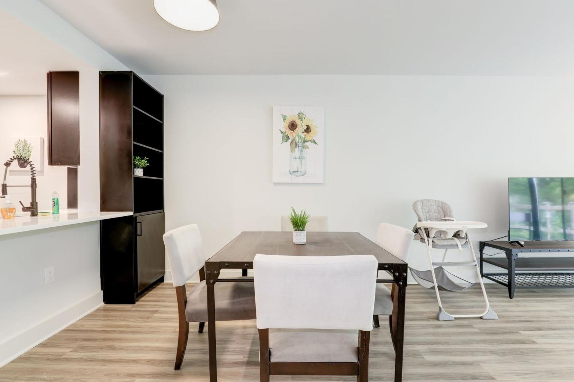 2Br Executive Apartment With Spacious Layout Арлингтон Экстерьер фото