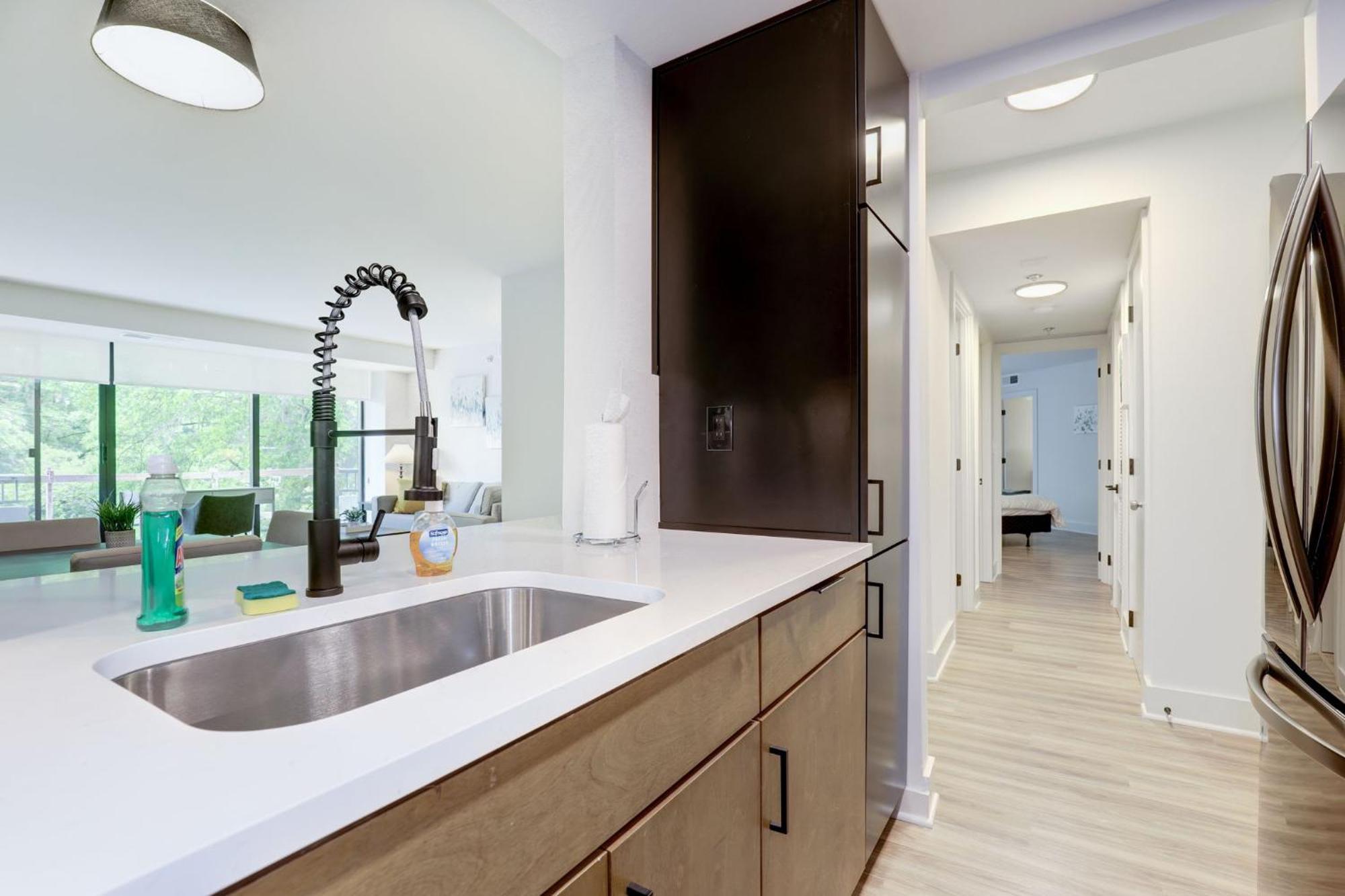 2Br Executive Apartment With Spacious Layout Арлингтон Экстерьер фото