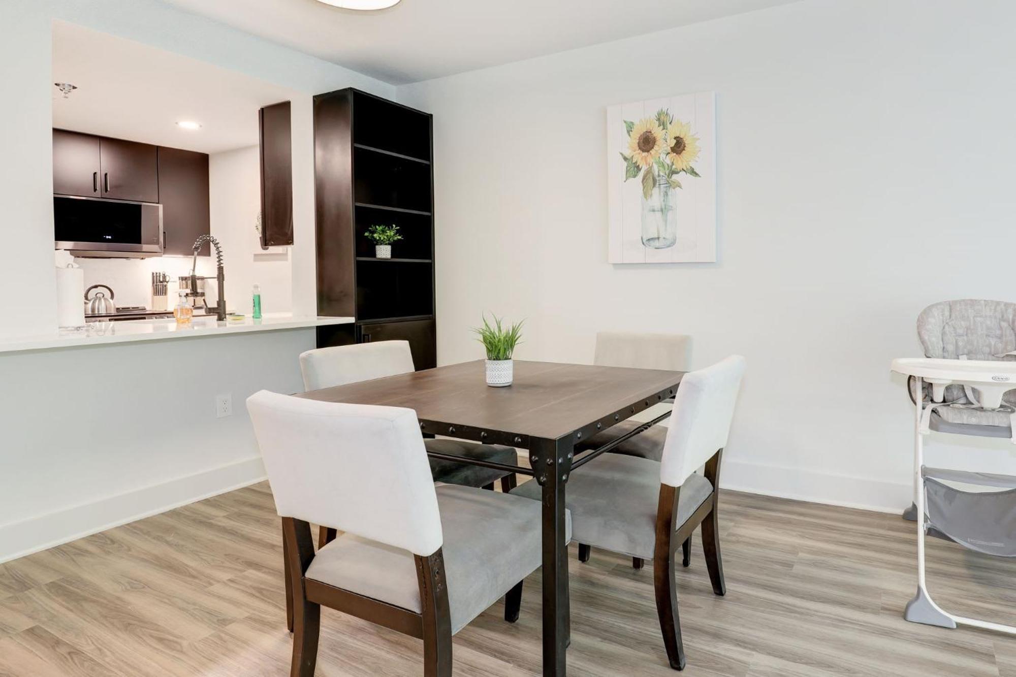 2Br Executive Apartment With Spacious Layout Арлингтон Экстерьер фото
